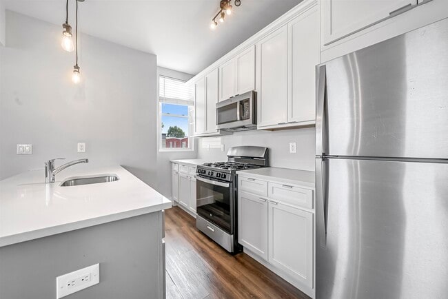 Building Photo - 91 E 21st St Unit 3 Rental