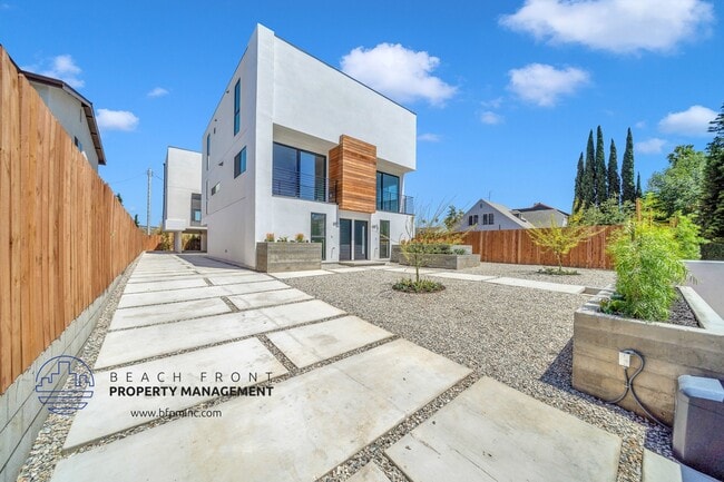 Photo - 660 N. Mariposa Ave.