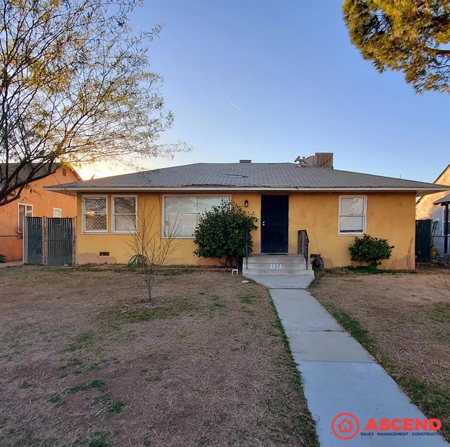 Building Photo - Charming 3BR/2BA Home in Bakersfield – 1,708 Sq Ft with Stove Included!