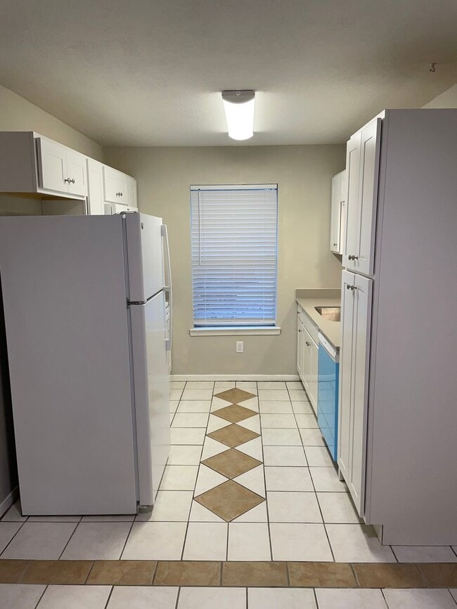 Photo - 829 San Saba Dr Unidad 829 San Saba