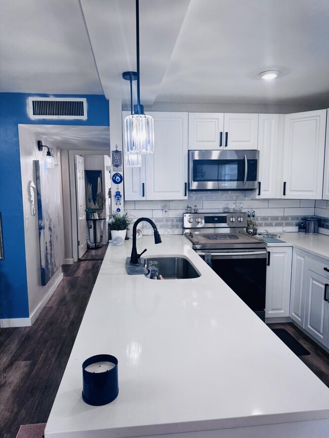 Building Photo - 390 Saxony Way Unit I