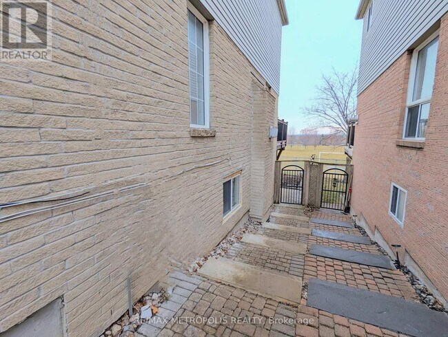 Photo - 102 Hibbard Dr