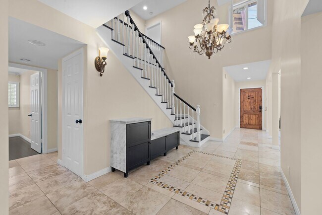 Photo - 5 Bedroom 5.5 Bathroom Pool Home in Encino