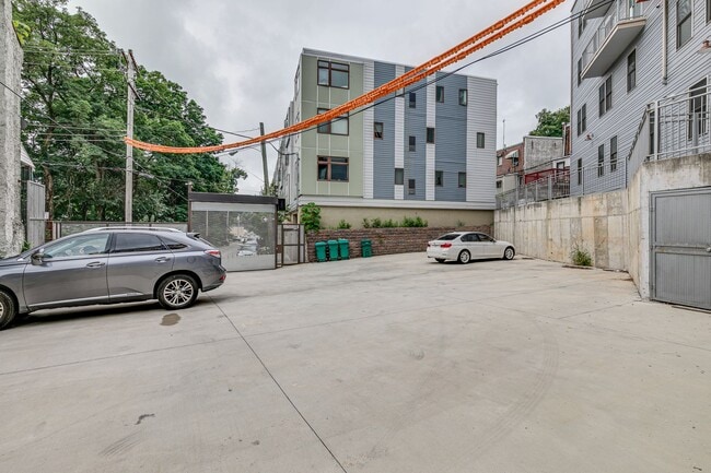 Photo - 549 Armstrong St