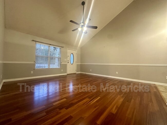 Photo - 695 Prater Rd