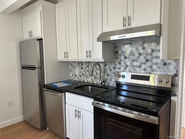 Building Photo - 54-01-54108 108th St Unit 2F