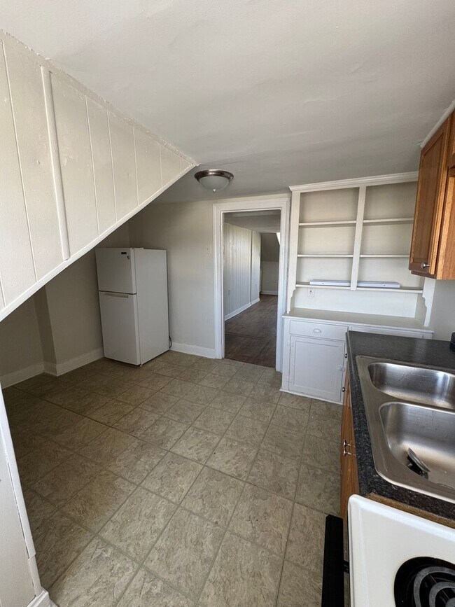 Photo - (105) 664-666 Oak Hill Ave