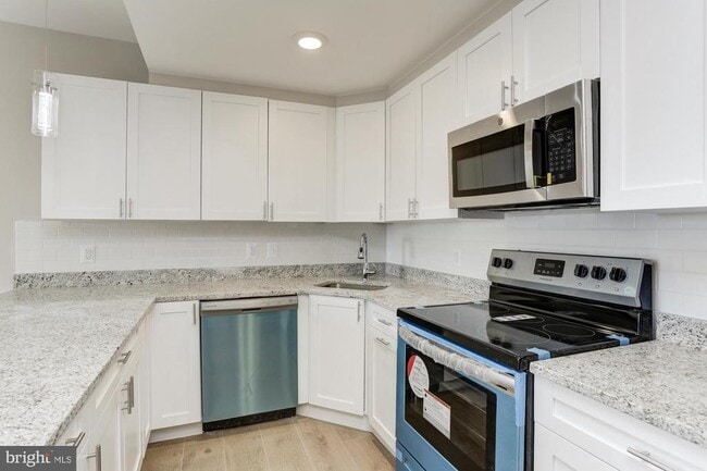 Photo - 1923 Ashland Ave Unit 401