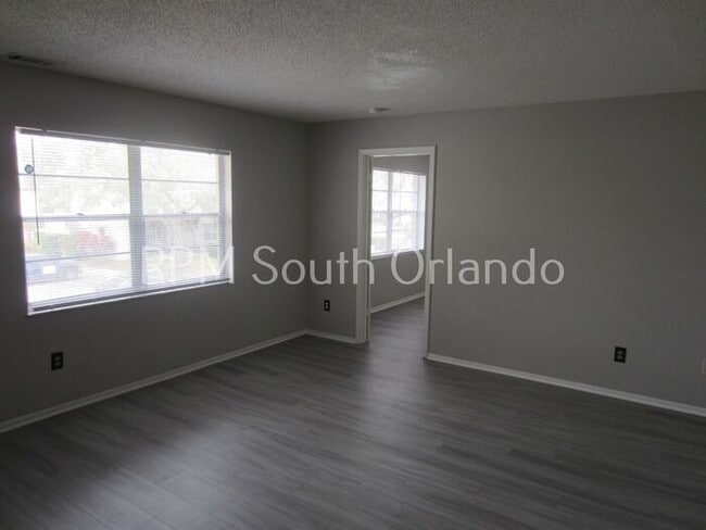 Great location! 2nd floor condo in Winter Garden