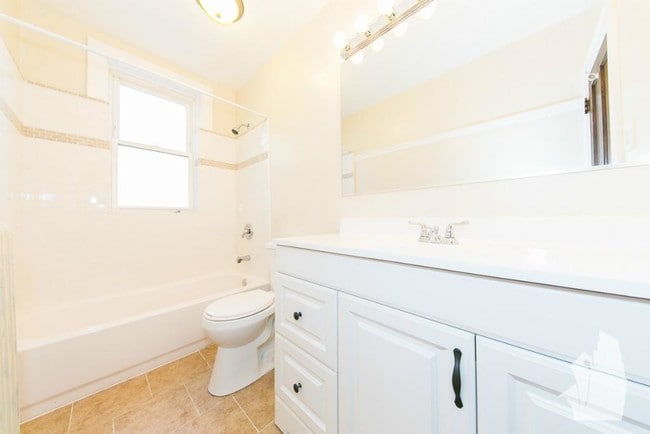 Photo - 4857 N Paulina St Unit 4857-3