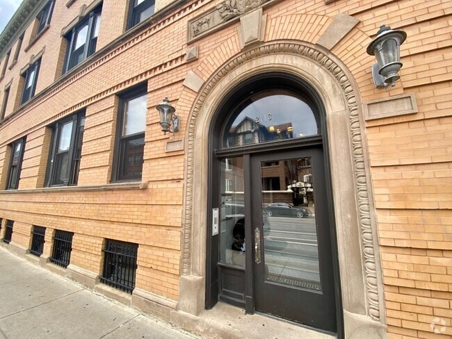 Building Photo - 2113 W North Ave Unit 3 Rental
