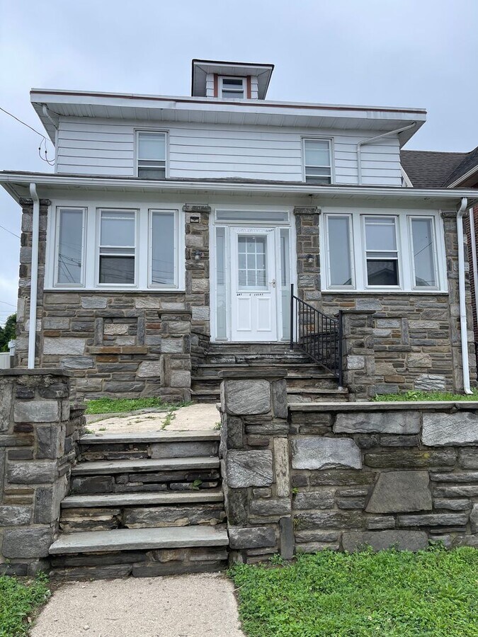 Photo - 341 Wanamaker Ave Unit 2nd Floor Front