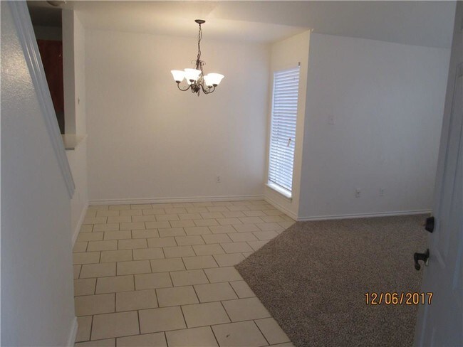 Photo - 905 Fairbanks Cir