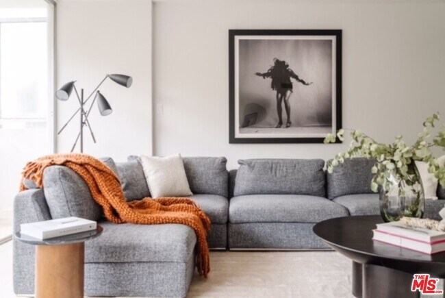 Photo - 8787 Shoreham Dr Unidad 403 Rental