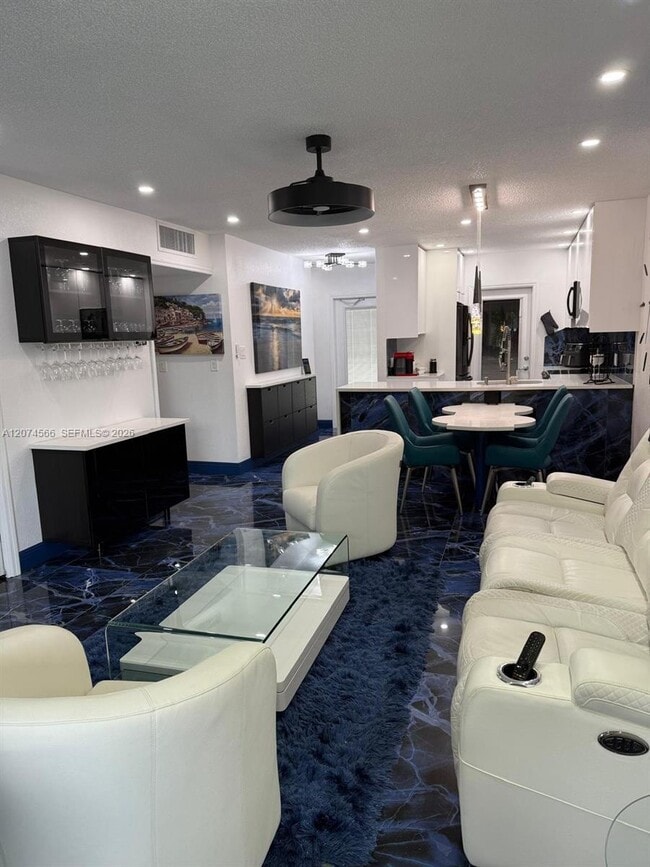 Building Photo - 5121 W Oakland Park Blvd Unit 212