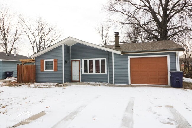 Building Photo - Spacious, Updated 3 Bedroom Home on the We...