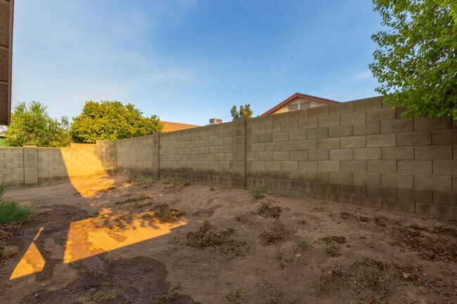 Photo - Charming 3 bed 2 bath home in Peoria!