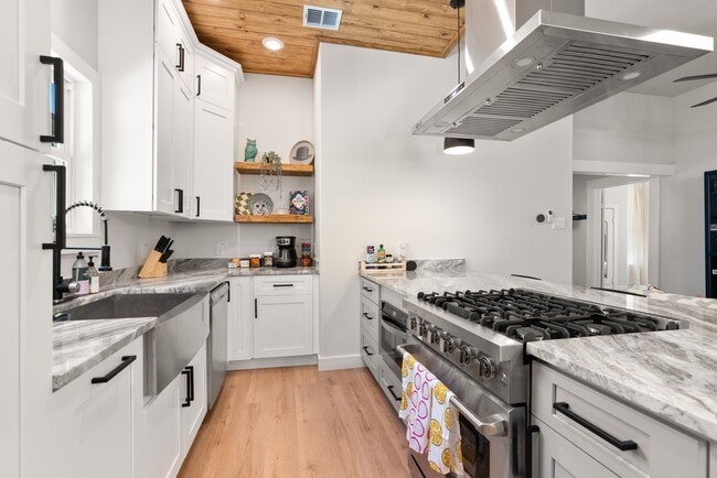 Photo - 308 Keller St