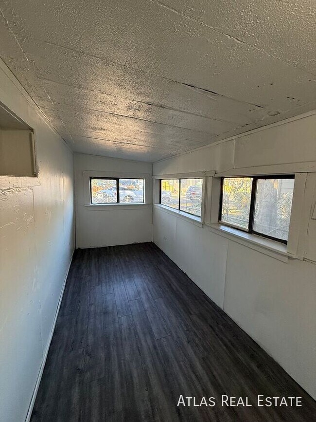 Photo - 2924 W 4th Ave