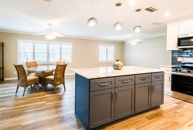 Photo - 1900 Benjamin Franklin Dr