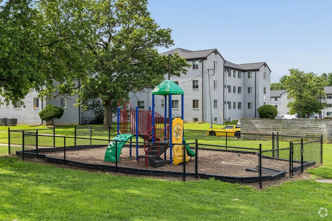 Building Photo - Parkwood Apartments