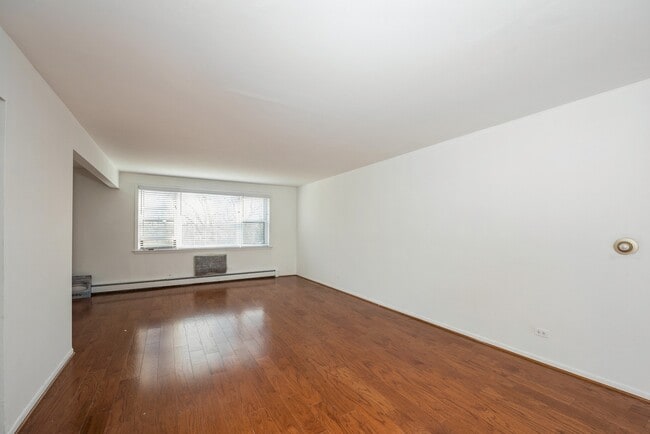 Building Photo - 8640 Skokie Blvd Unit 306