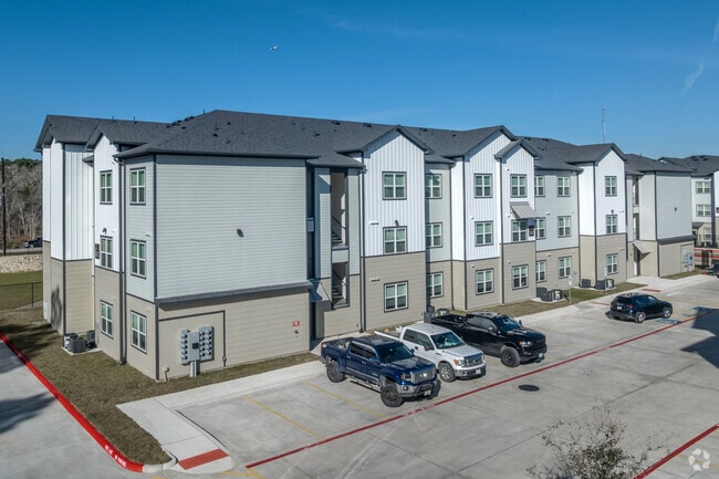 Foto principal - Tapestry Woodland Hills