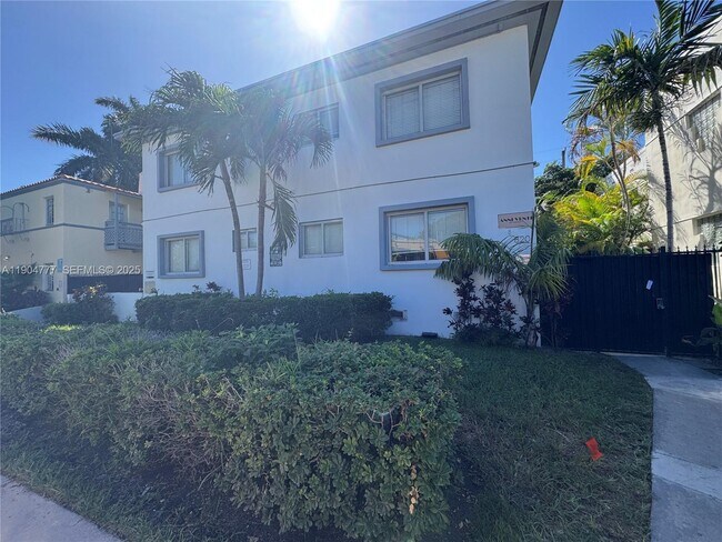 Photo - 820 15th St Unit 105