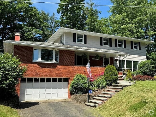 Building Photo - 7 Exeter Dr Rental