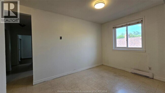 Photo - 3254 Millen St