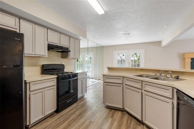 Photo - 1717 Parkfield Cove