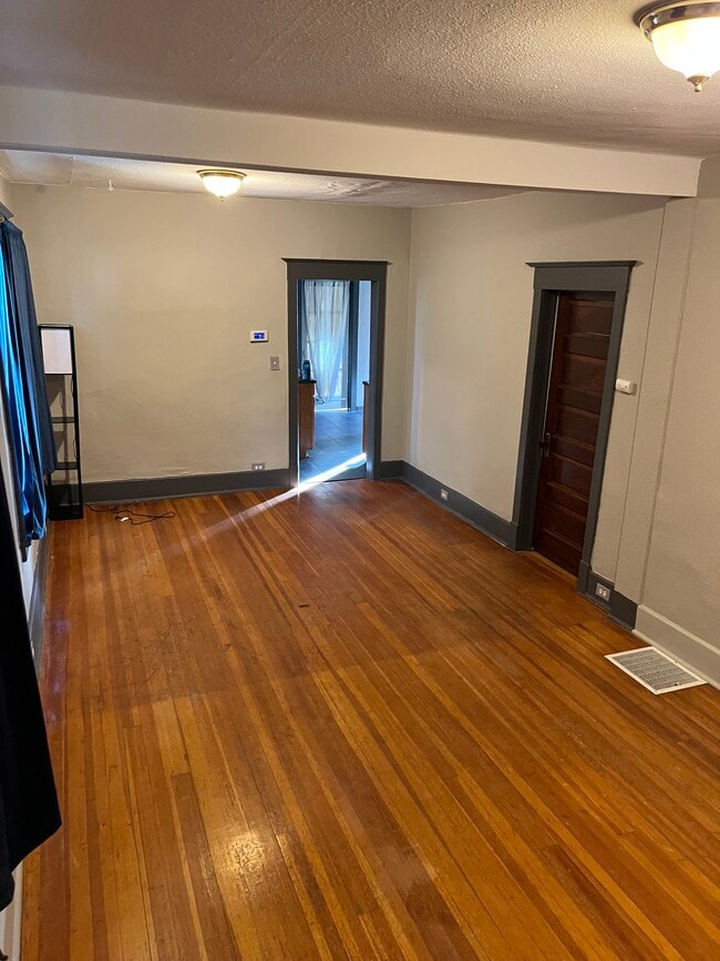 Photo - 715 E High St