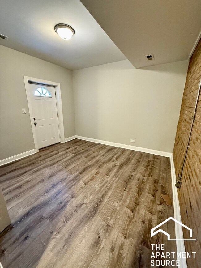 Photo - 6913 S Paxton Ave Unidad 6913 South Paxton Ave