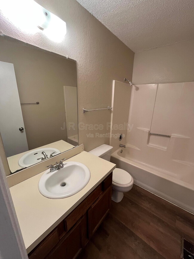 Photo - 5911 Shadydell Dr