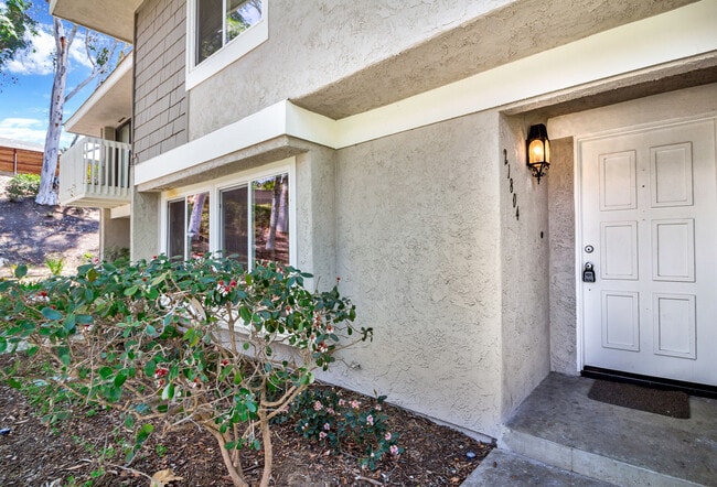 Photo - Live by the Lakeside - Upgraded Spacious TOWNHOME in Lakeside Park