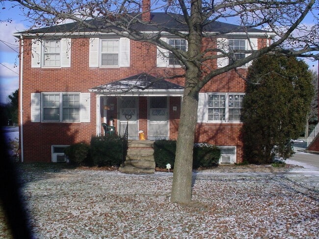 Building Photo - 2772 Center Rd Unit 1