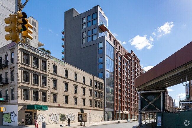 Photo - 559 W 23rd St