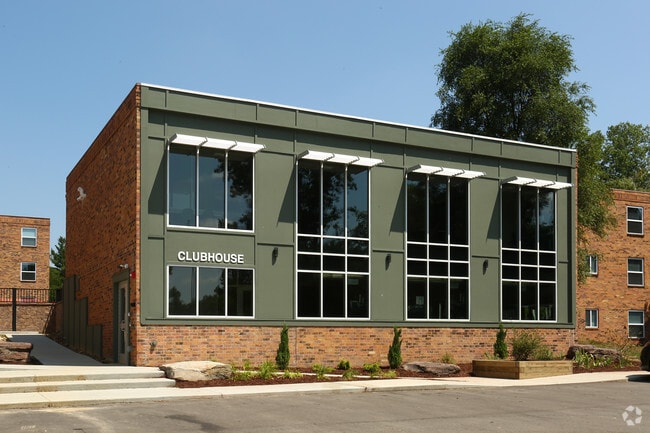 Casa club - The Quarters East Lansing