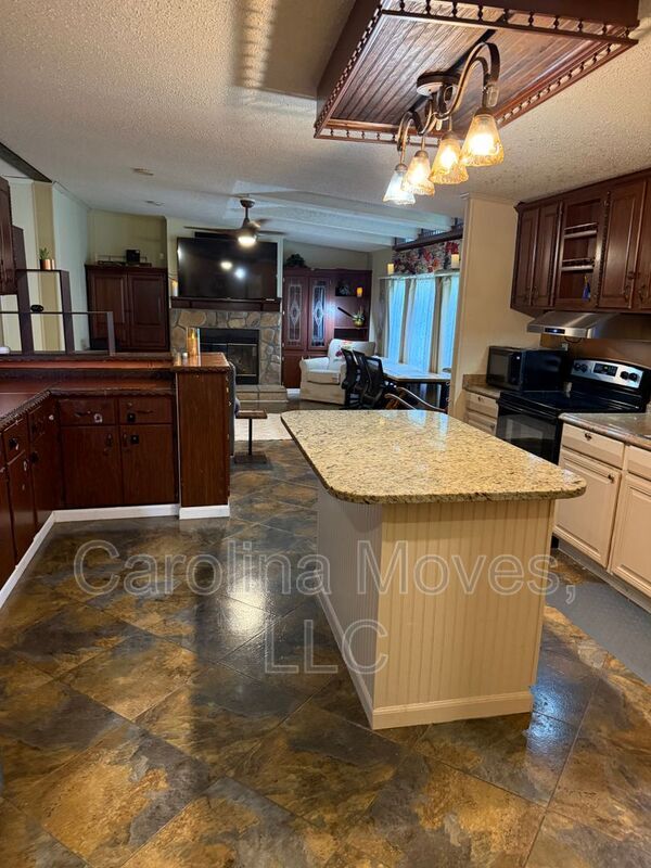 Photo - 906 Rolling Meadows Rd