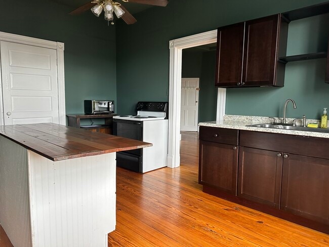 Building Photo - 112 Robinson St Unit 112 Rental