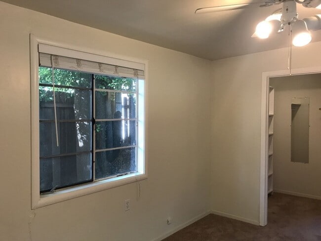 Photo - 836-838 Douglass Avenue Unit 838