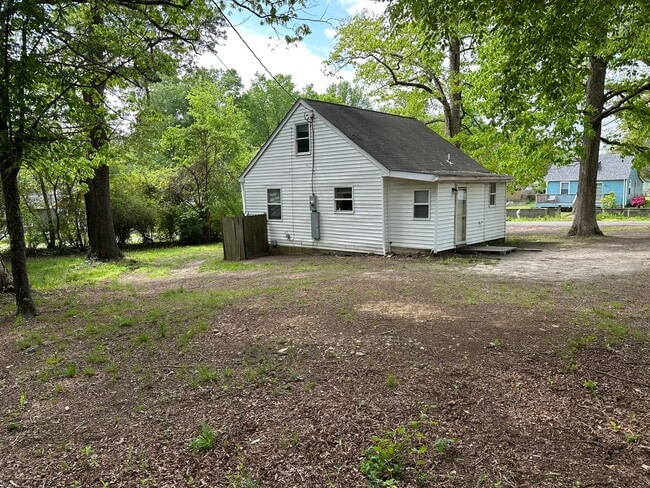 Photo - Spacious 3 Bedroom, 1 Bathroom House on quiet street