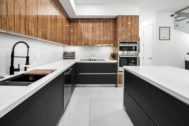 Photo - 325 SW 16th St