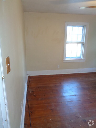 Building Photo - 56 High St Unit 2R Rental
