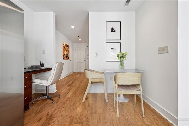 Photo - 44 Peachtree Pl NW Unit 1828