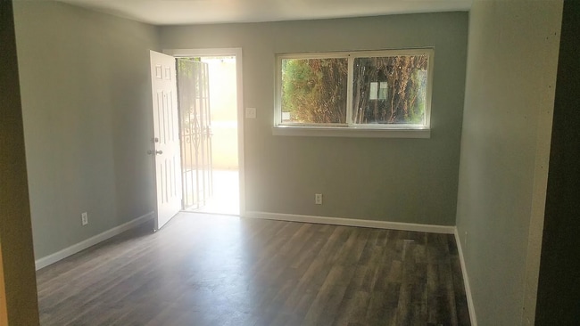 Photo - 604 Alcazar St SE Unit D