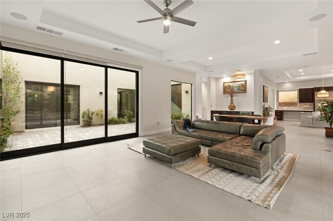 Photo - 74 Pristine Glen St