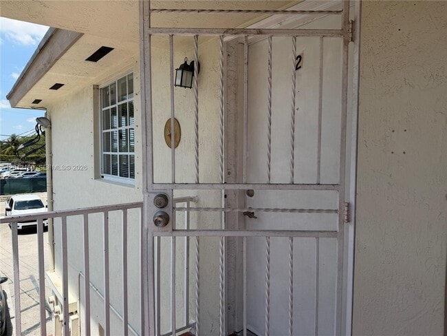 Building Photo - 837 SE 8th Ct Unit 2