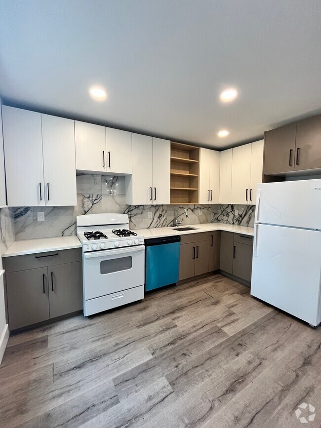 Building Photo - 28 E 47th St Unit 2 Rental