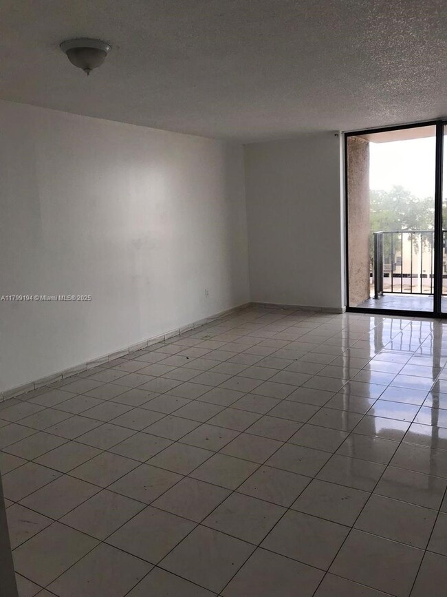 Photo - 16751 NE 9th Ave Unidad 501